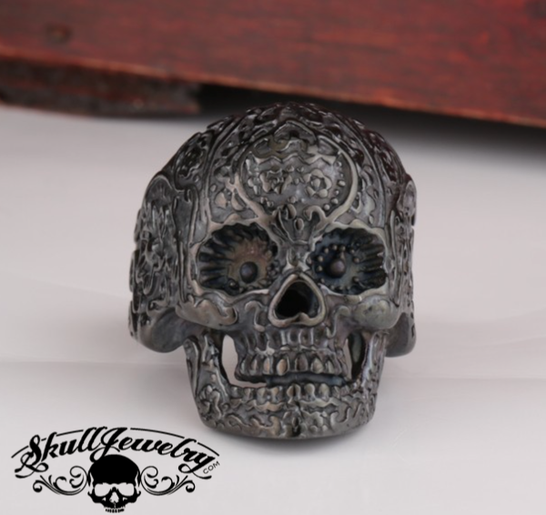 💀 Noir Cráneo Luxe - Matte Black Skull Ring w/ Vintage Floral Design (#500)