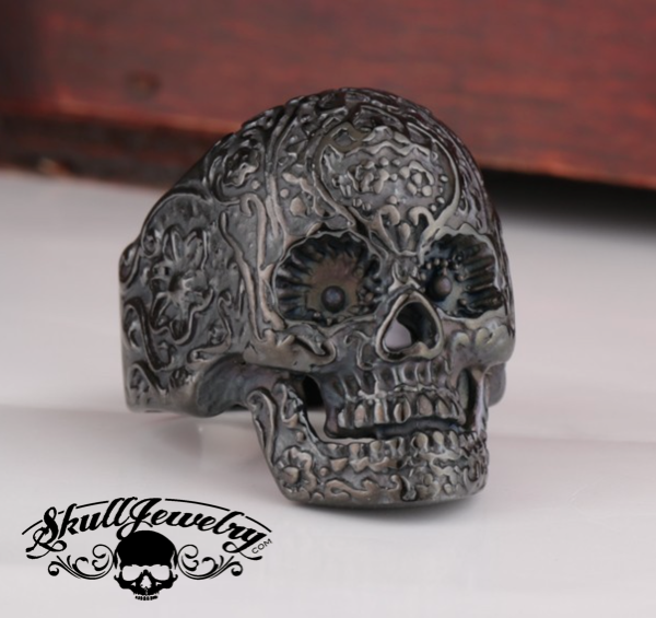 💀 Noir Cráneo Luxe - Matte Black Skull Ring w/ Vintage Floral Design (#500)
