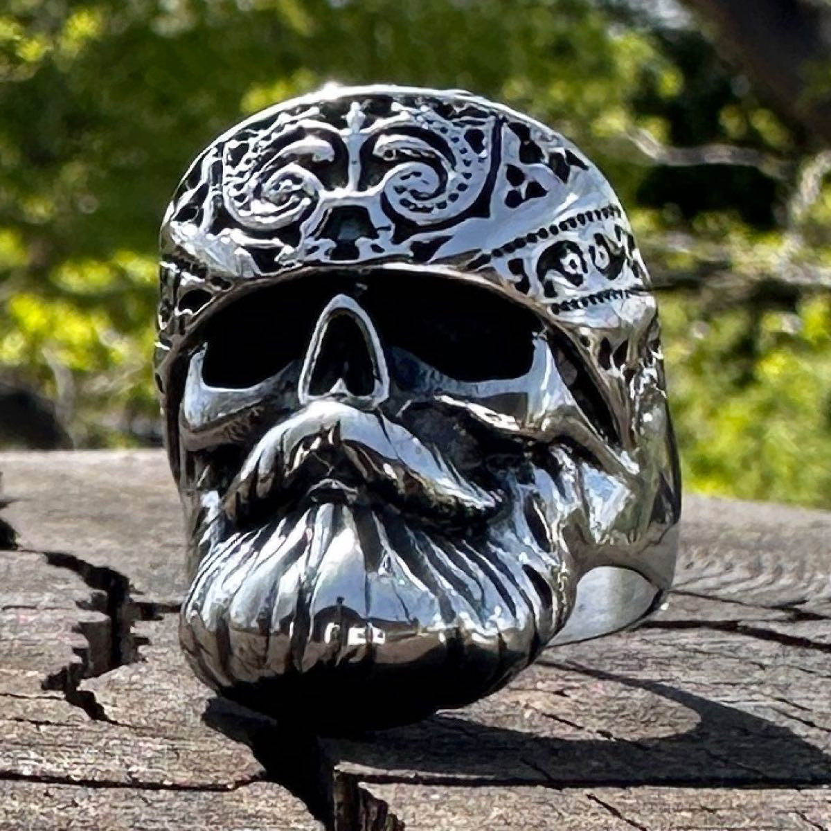 'Loco Life' Skull Ring