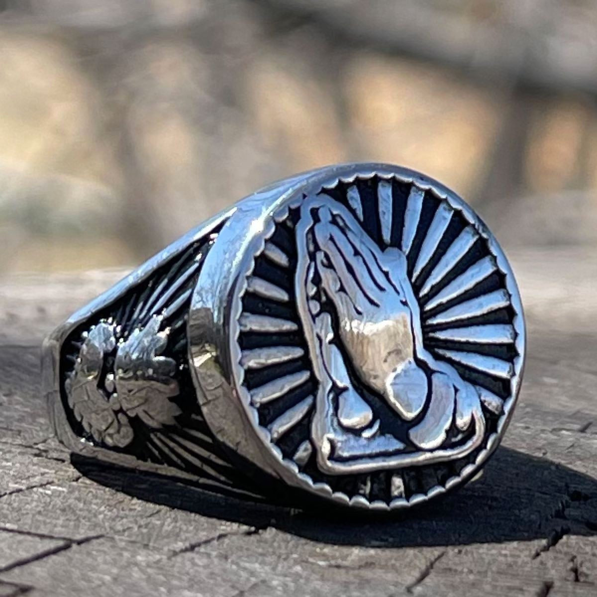 SILVER TONE 'Praying Hands' Ring w/ Immaculate Heart of Mary symbol