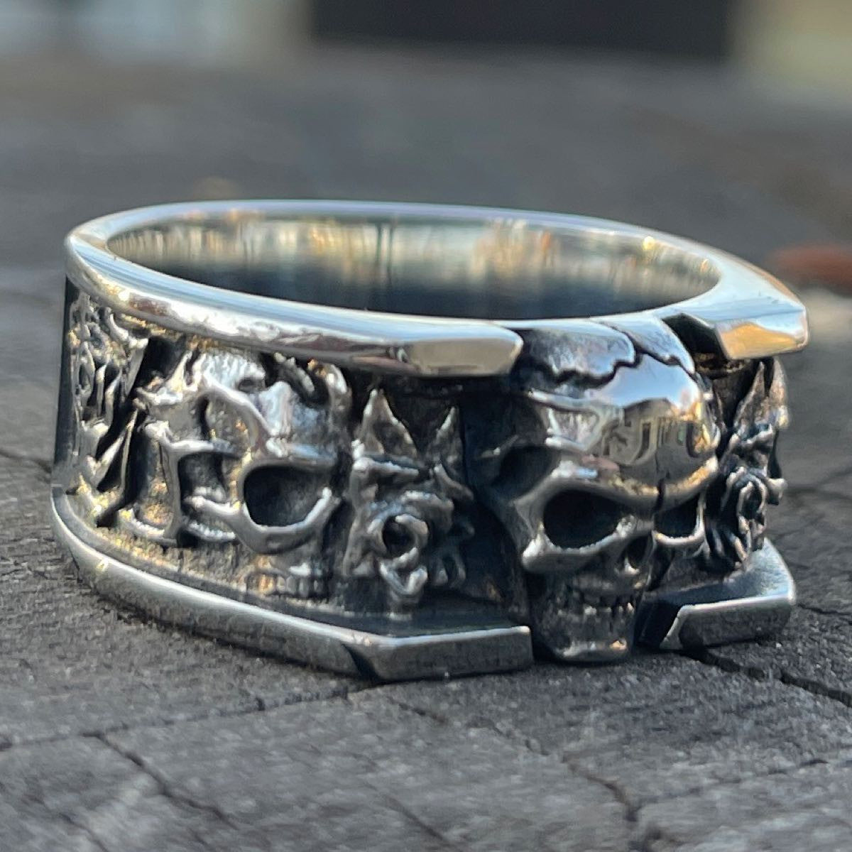 Skull Band Ring with Roses