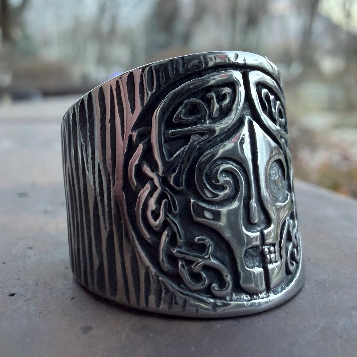 THE BLACK CROWN WIDOW