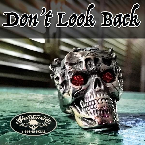 'Don't Look Back' Skull Ring