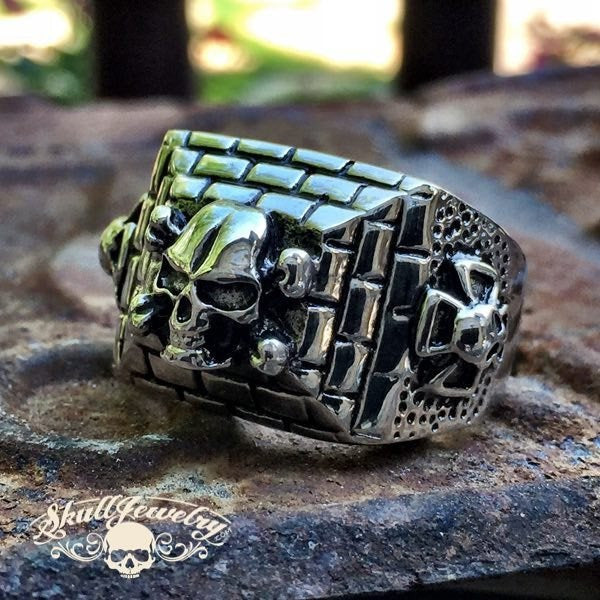 pyramid skull ring