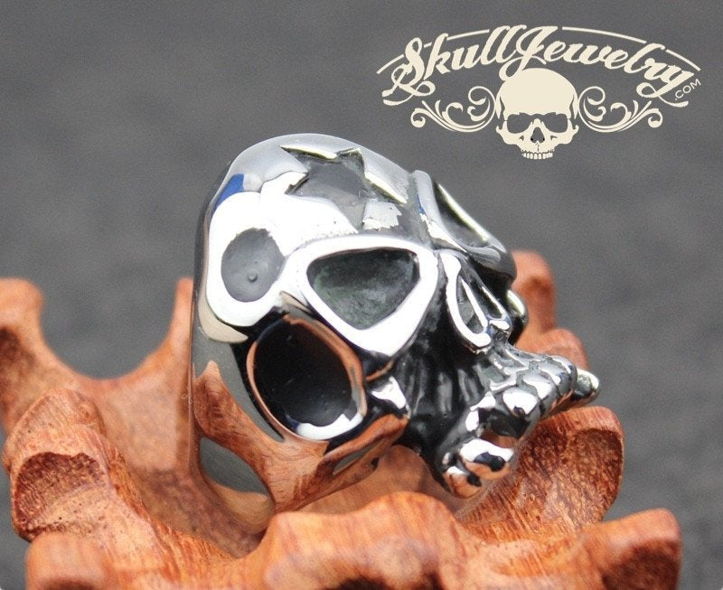 fangs skull ring with star