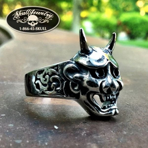'Shout At The Devil' Skull ring