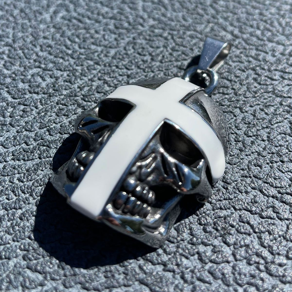 Big, Bold & Heavy Knights Templar Pendant w/White Cross (#p132)