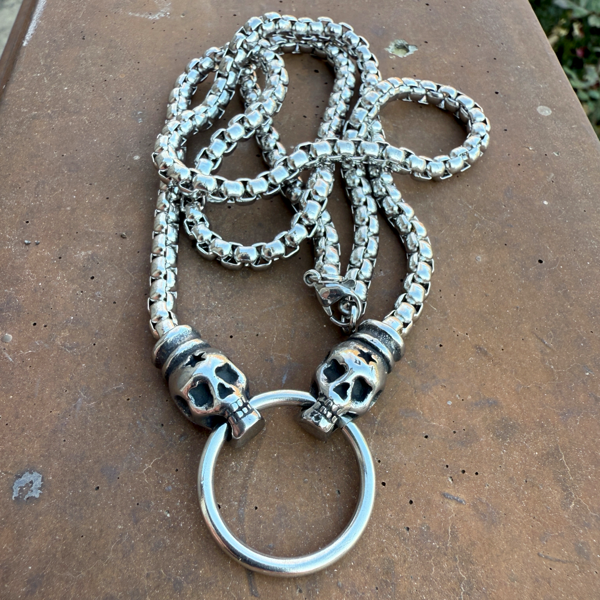 Double Reaper Forge Chain Dual Skull Pendant Holder