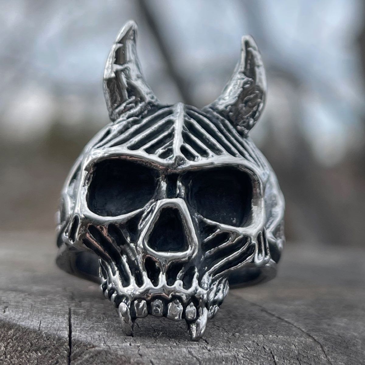 Hornified Skull ring - front