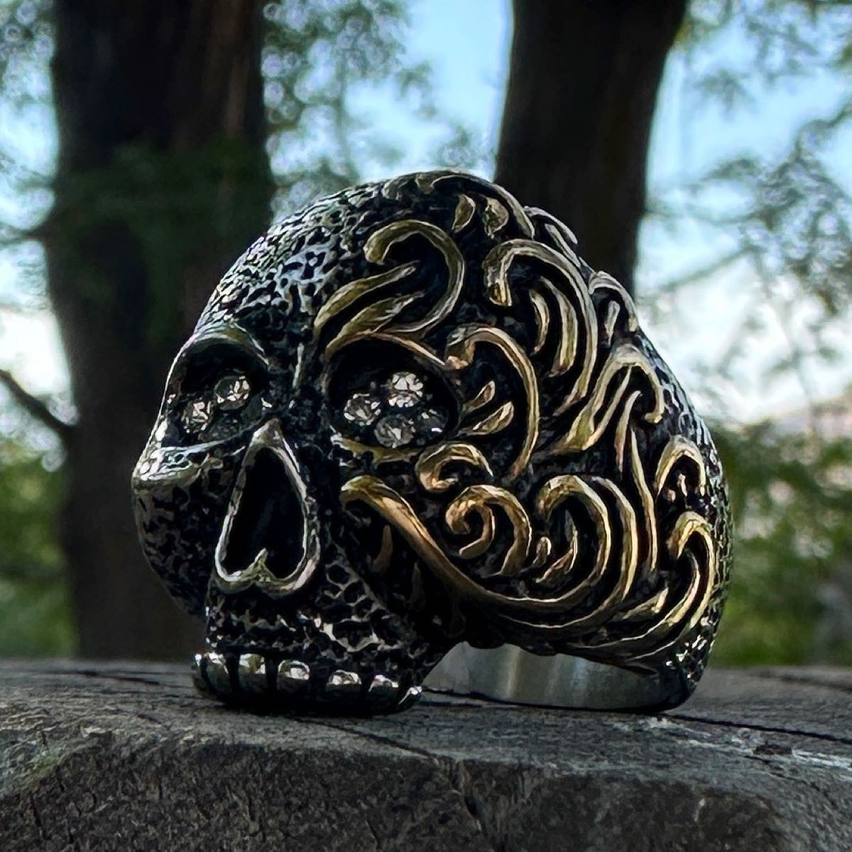 LIMITED EDITION - Two-Tone ”Rock 'N Roll Fantasy" Solid Black Steel Ring
