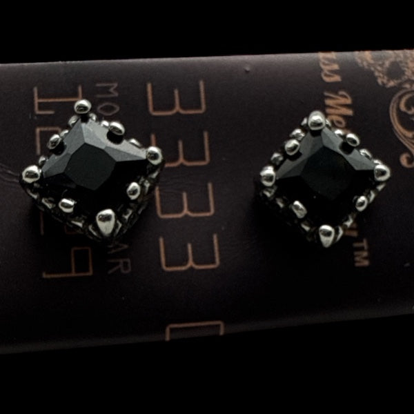 Noir Crown Stud Earrings – Black Onyx-Style Gothic Studs