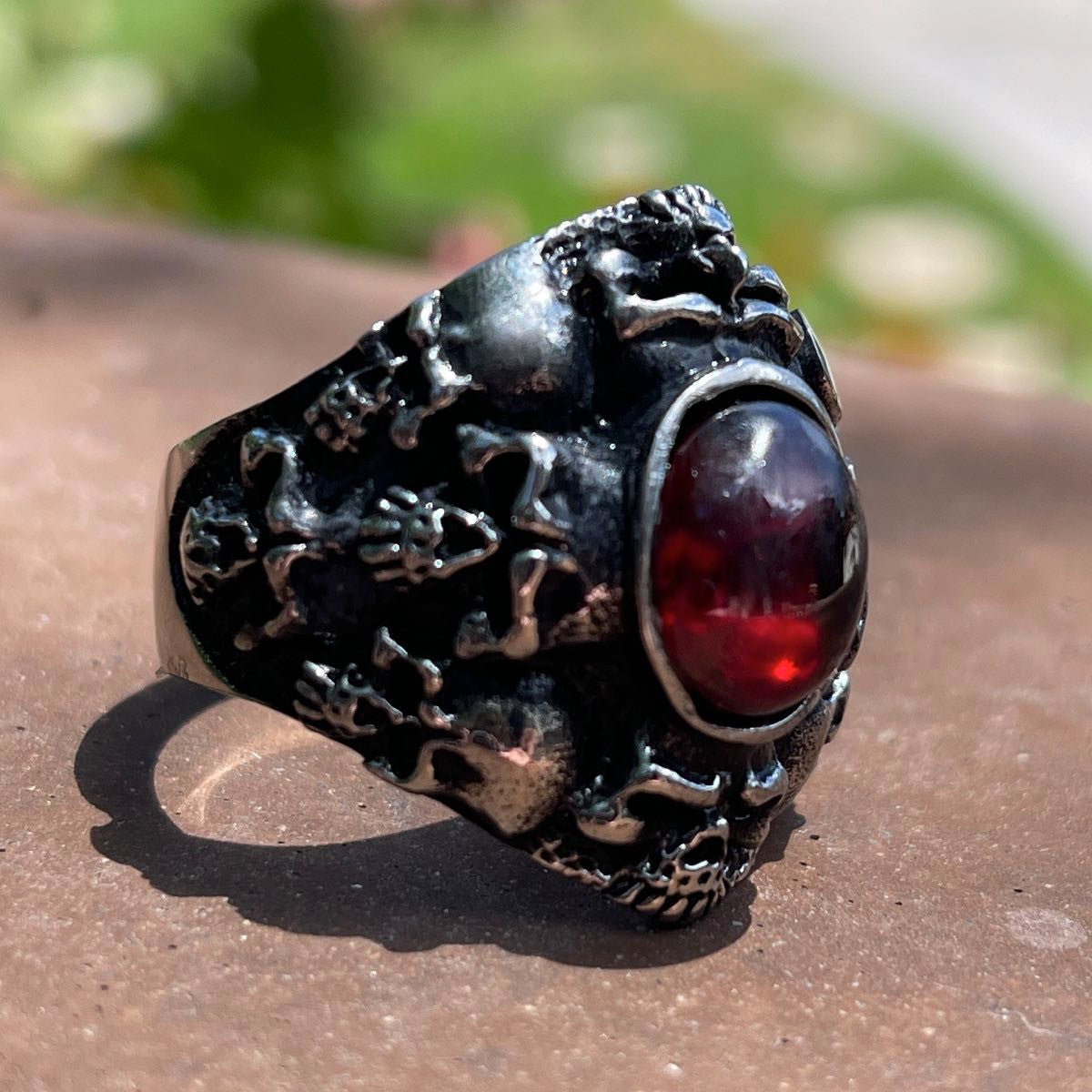 Runaround Skull Ring With Red Stone