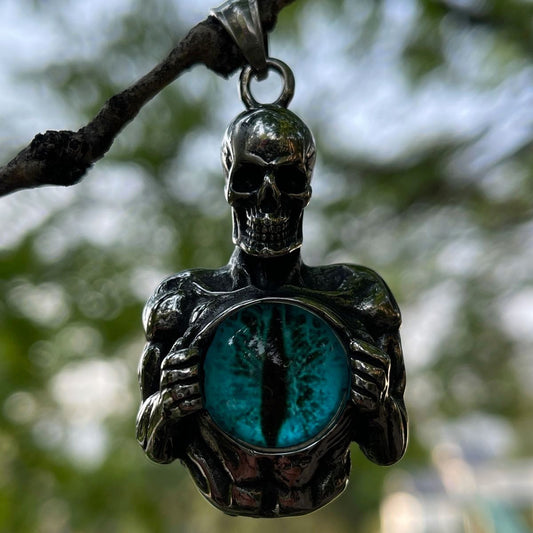 'Ciondolo Occhio di Drago Blu' Skeleton Holding Blue Dragon Eye Pendant (#p118blue)