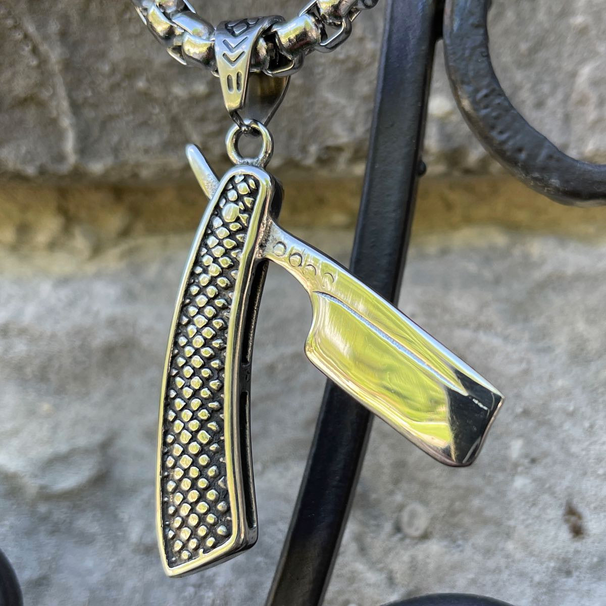 'Straight Razor' Pendant