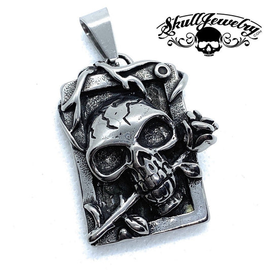 'Every Rose Has Its Thorn" Skull Pendant (p017)