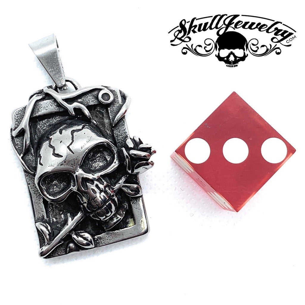 'Every Rose Has Its Thorn" Skull Pendant (p017)