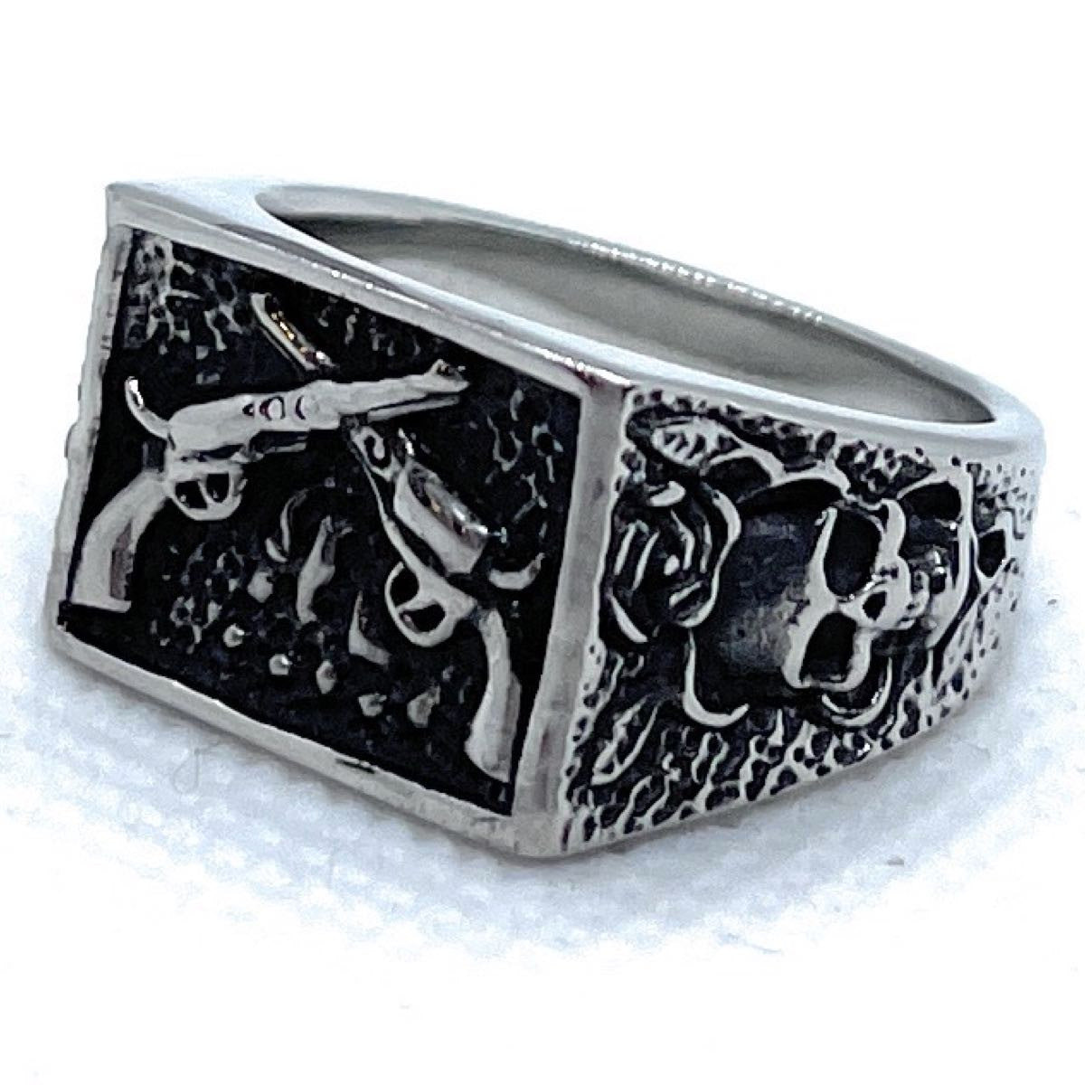 'Wild, Wild, West' Guns/Skull Ring