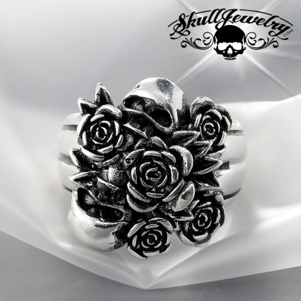 bundle of roses with two skulls ring