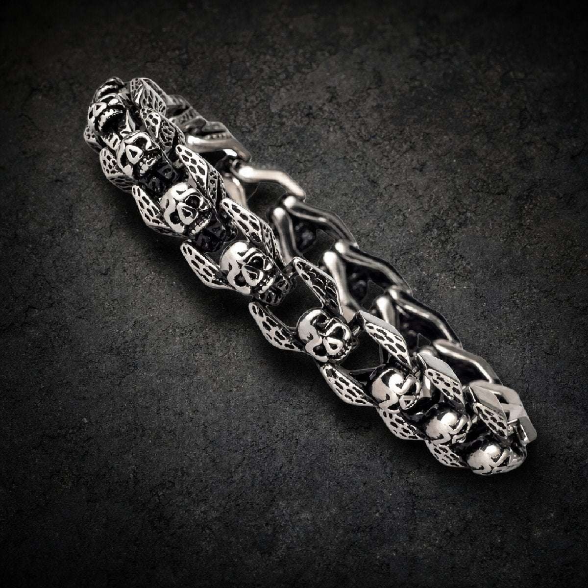 Death's Embrace — Skull Link 8.5" Bracelet · 74 grams