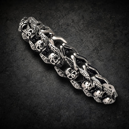 Death's Embrace — Skull Link 8.5" Bracelet · 74 grams