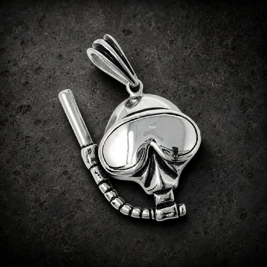 Deep Diver's Gaze — Snorkeling Mask Pendant