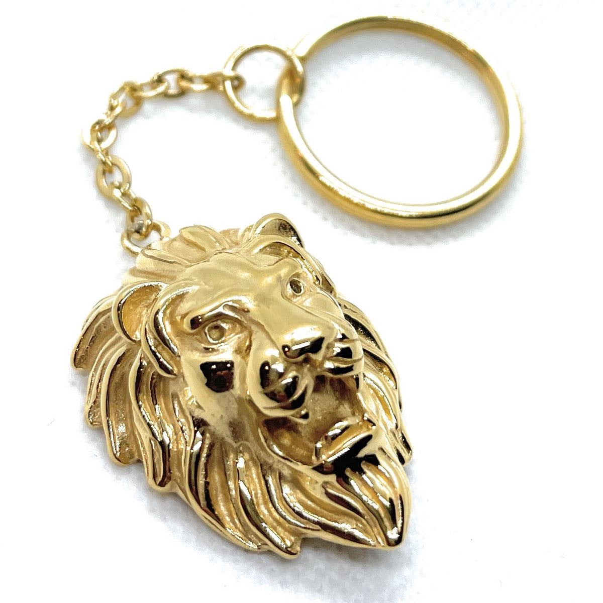 Looking for a luxurious keychain that will make a statement? Look no further than SkullJewelry.com. Our gold-tone lion keychain is the perfect accessory for those who want to add a touch of luxury to their look.