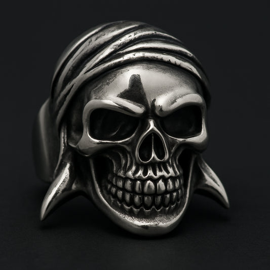 Marauder’s Death Emblem ring featuring bold skull design in sleek 316L stainless steel, embodying adventure and rebellion.