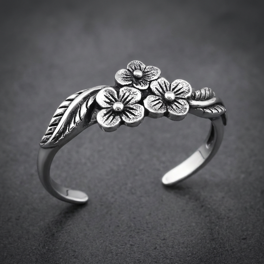 Marbled Bloom Ring stainless-steel floral design. Three textured flower blossoms with leaves on a silver band.
