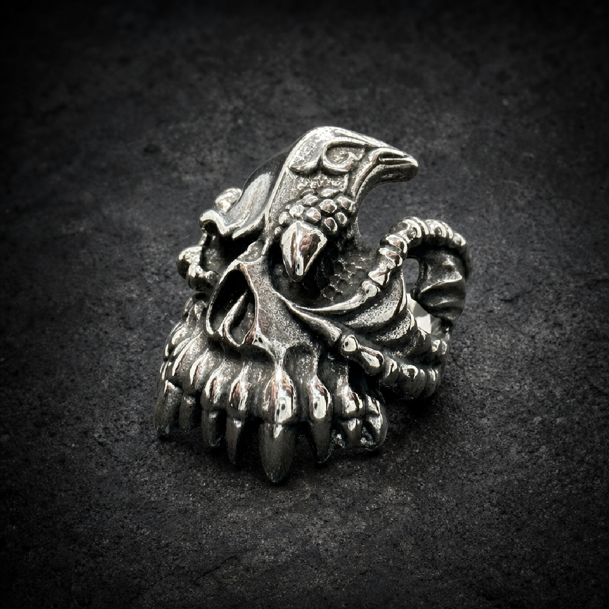 One-Eyed Wraith - Skull Ring with Fangs & Talon in One Eye - 316L stainless steel unisex jewelry (R0380)