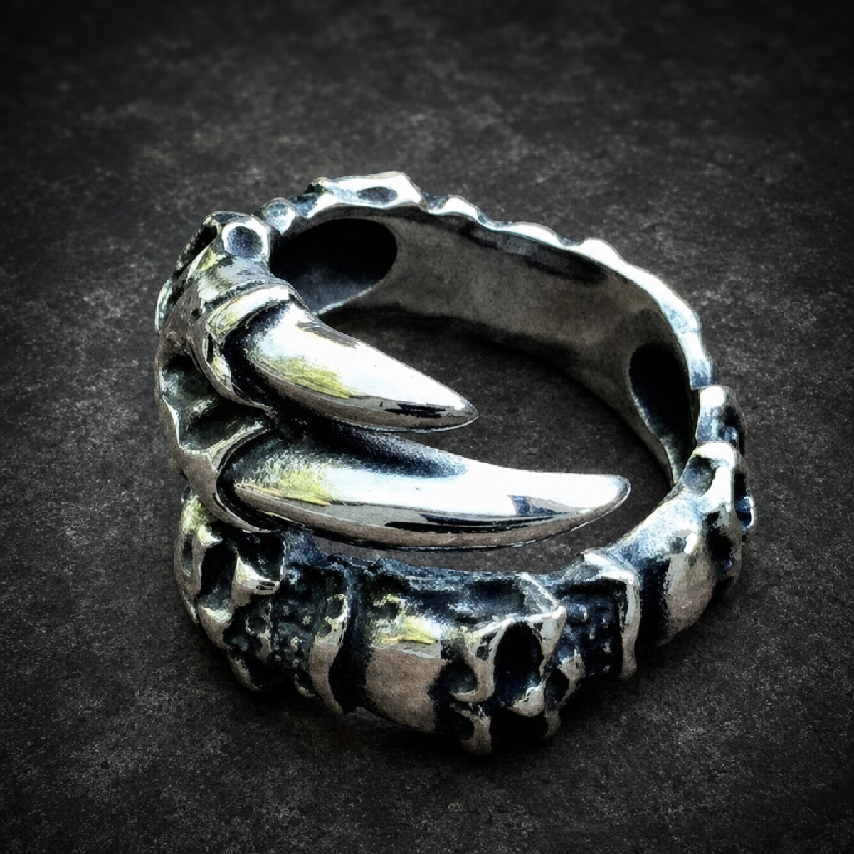 Outlaw Man - Gothic 6 Skull Ring With Eagle Talon - 316L stainless steel unisex jewelry (R0510)