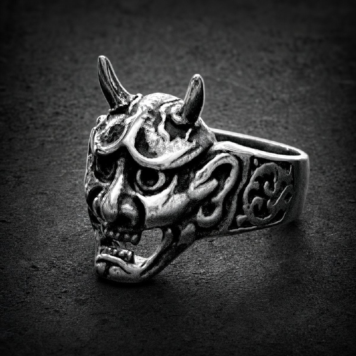 Shout At The Devil - Skull ring (#563)