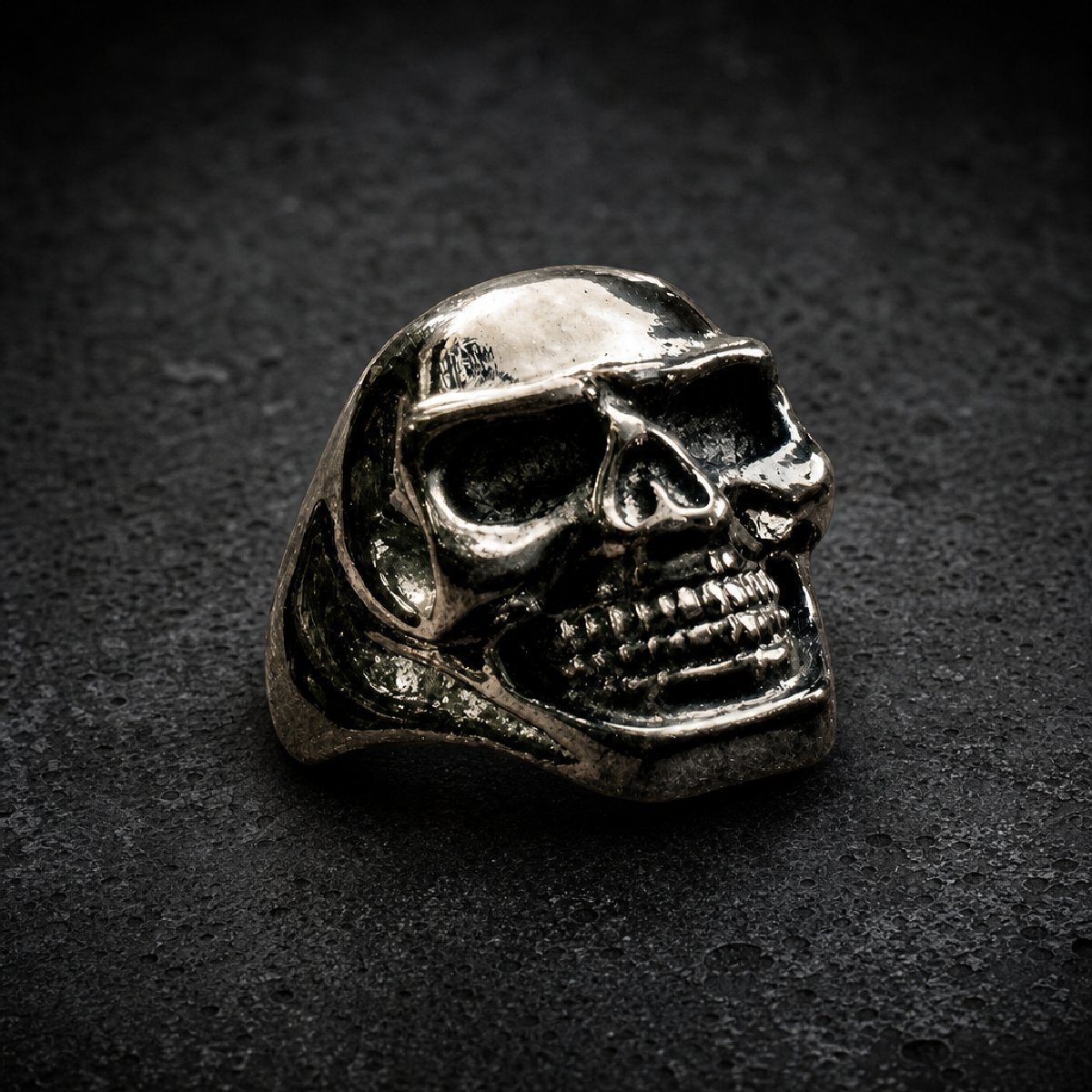 Small 'Back in Black' Stainless Steel Skull Ring - 316L stainless steel unisex jewelry (R0692)