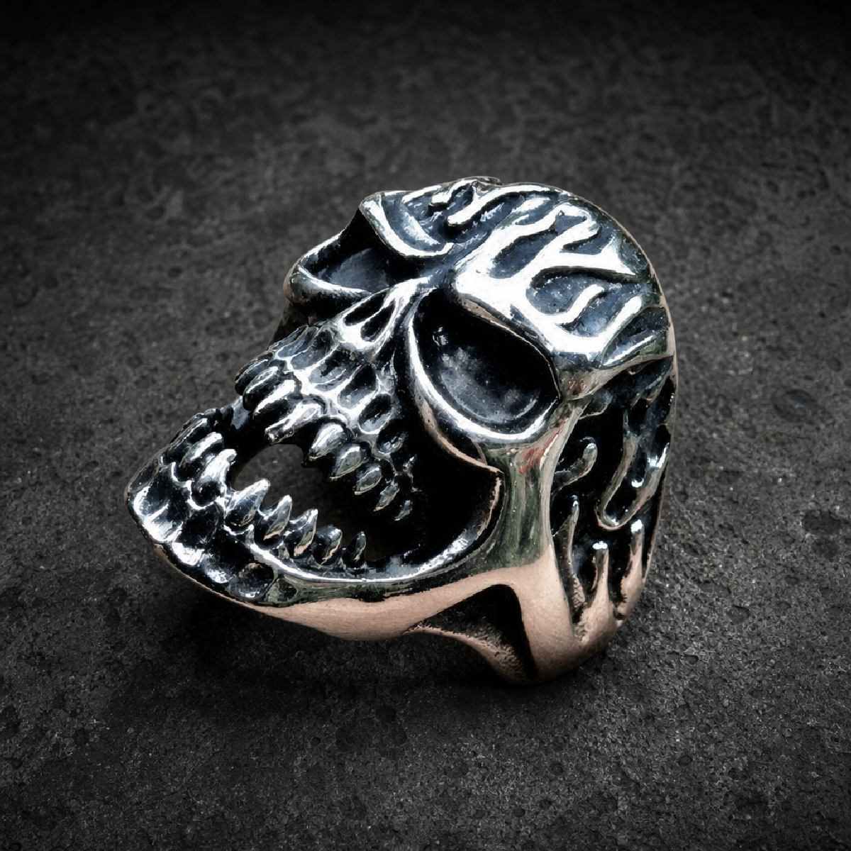 Under the Graveyard - Big, Bold & Heavy Skull Ring - 316L stainless steel unisex jewelry (R0396)