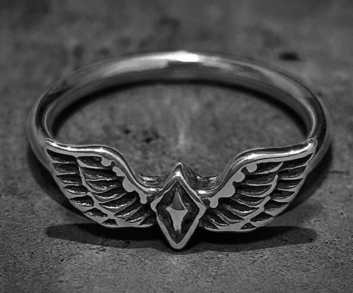 Flügel Schatten Ring - alternate view